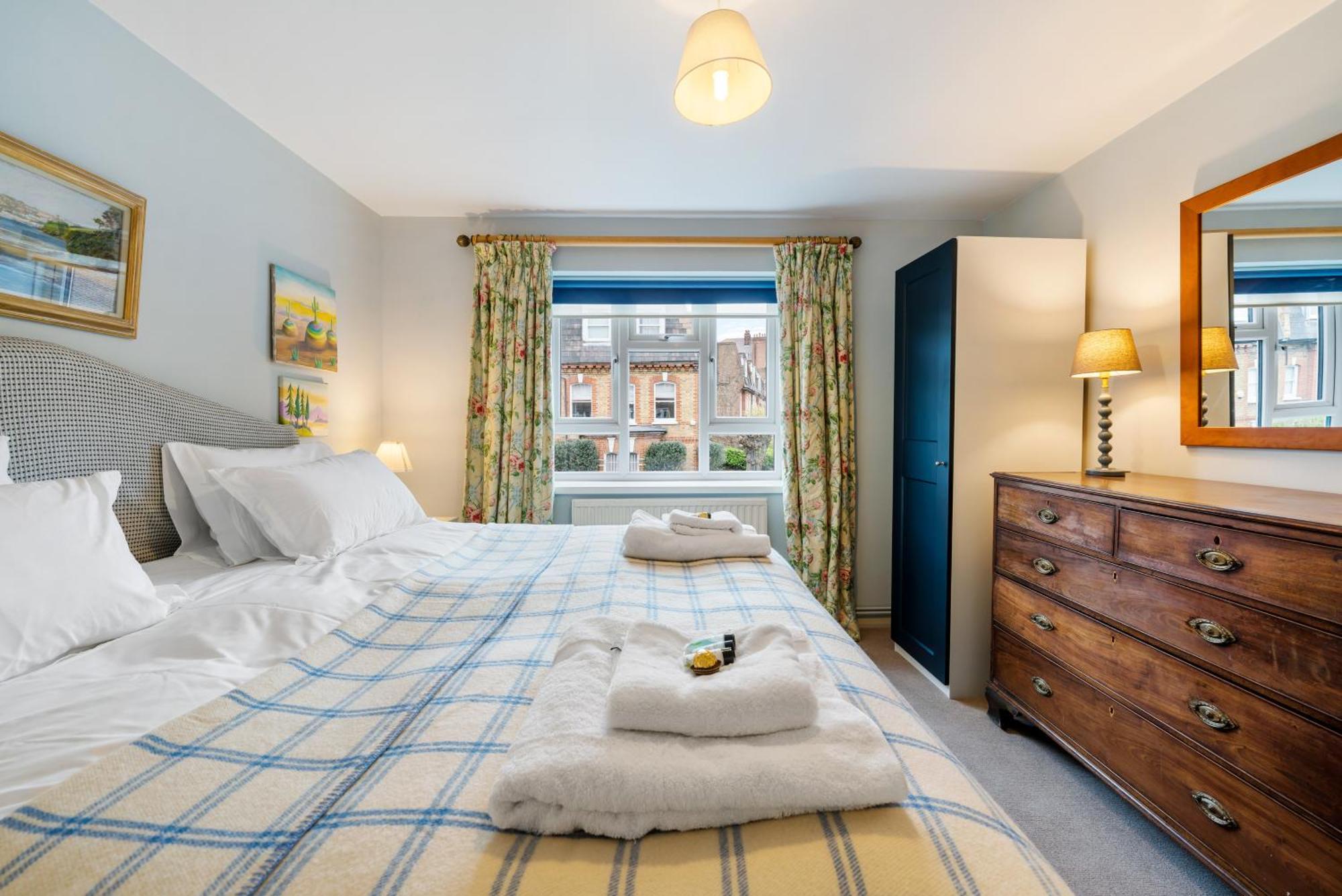 Appartement Bright & Cosy Gem ~ Battersea Park View ~ King Bed Londen