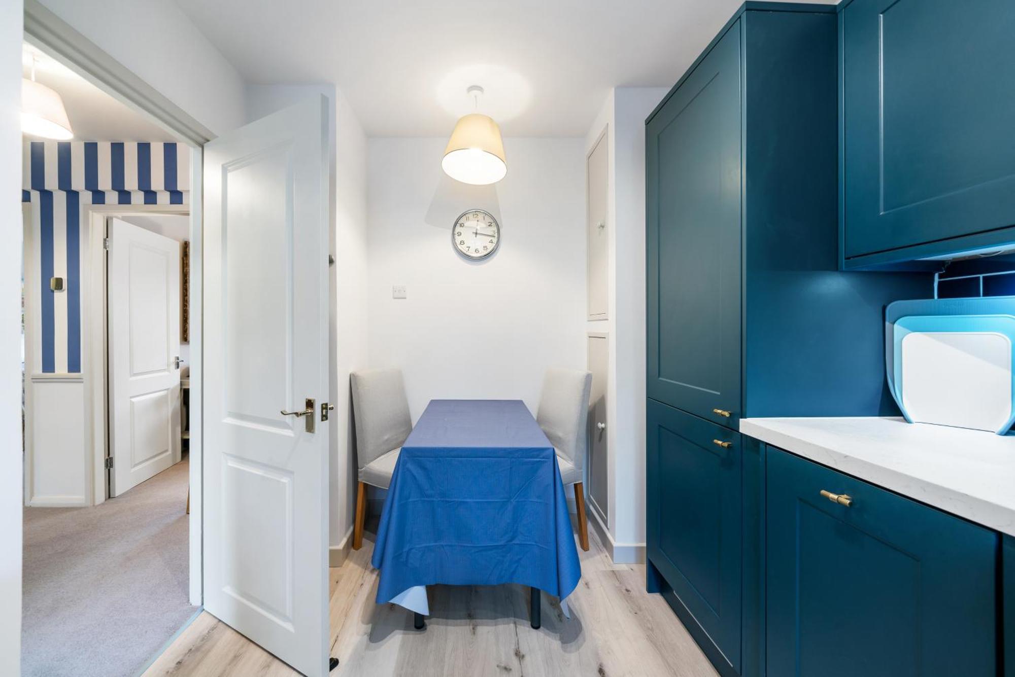 Bright & Cosy Gem ~ Battersea Park View ~ King Bed Londen