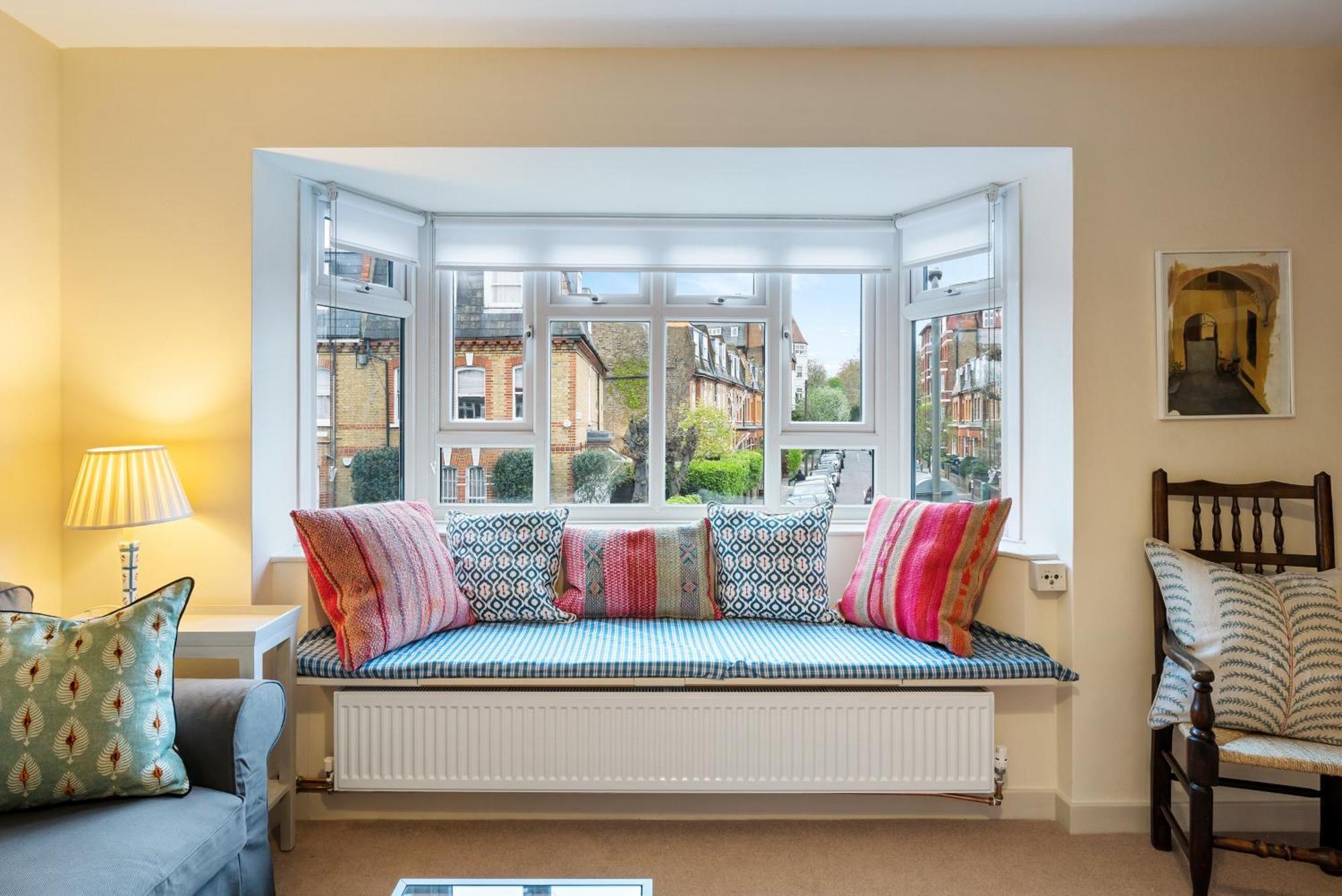 Bright & Cosy Gem ~ Battersea Park View ~ King Bed Appartement Londen