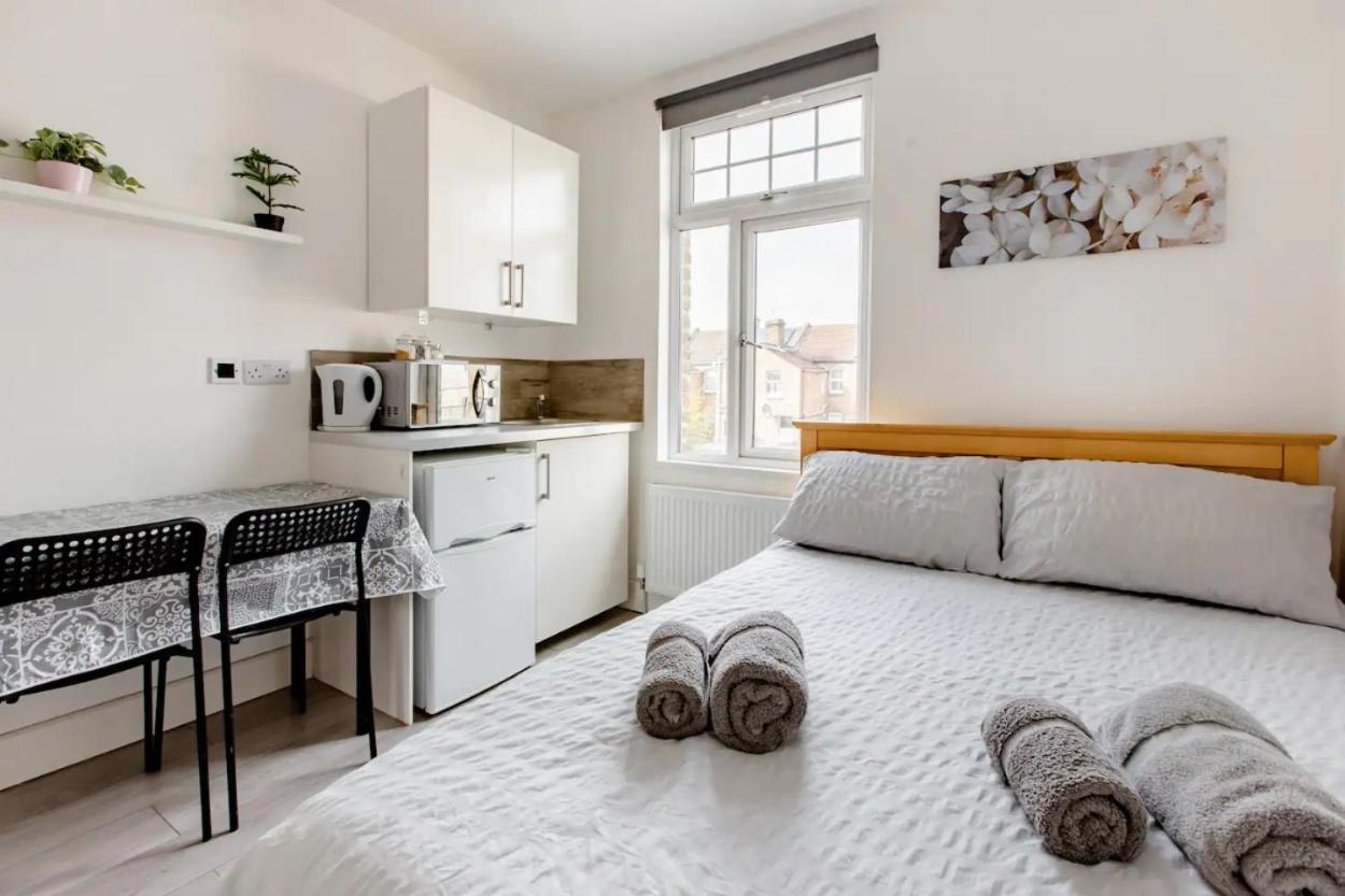 Double Edmonton Green, N9 *