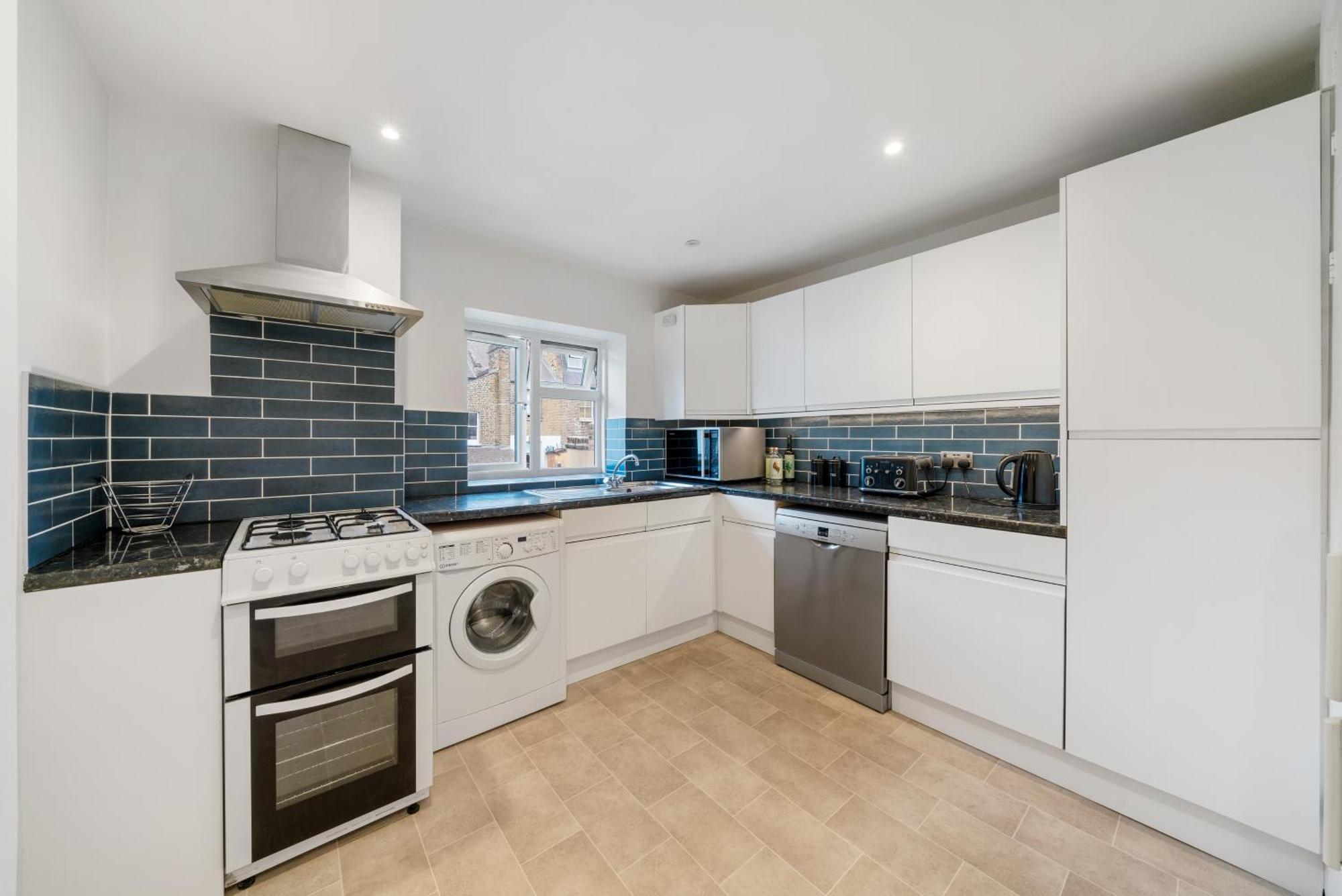 Bright & Cosy Gem ~ Battersea Park View ~ King Bed Appartement Londen