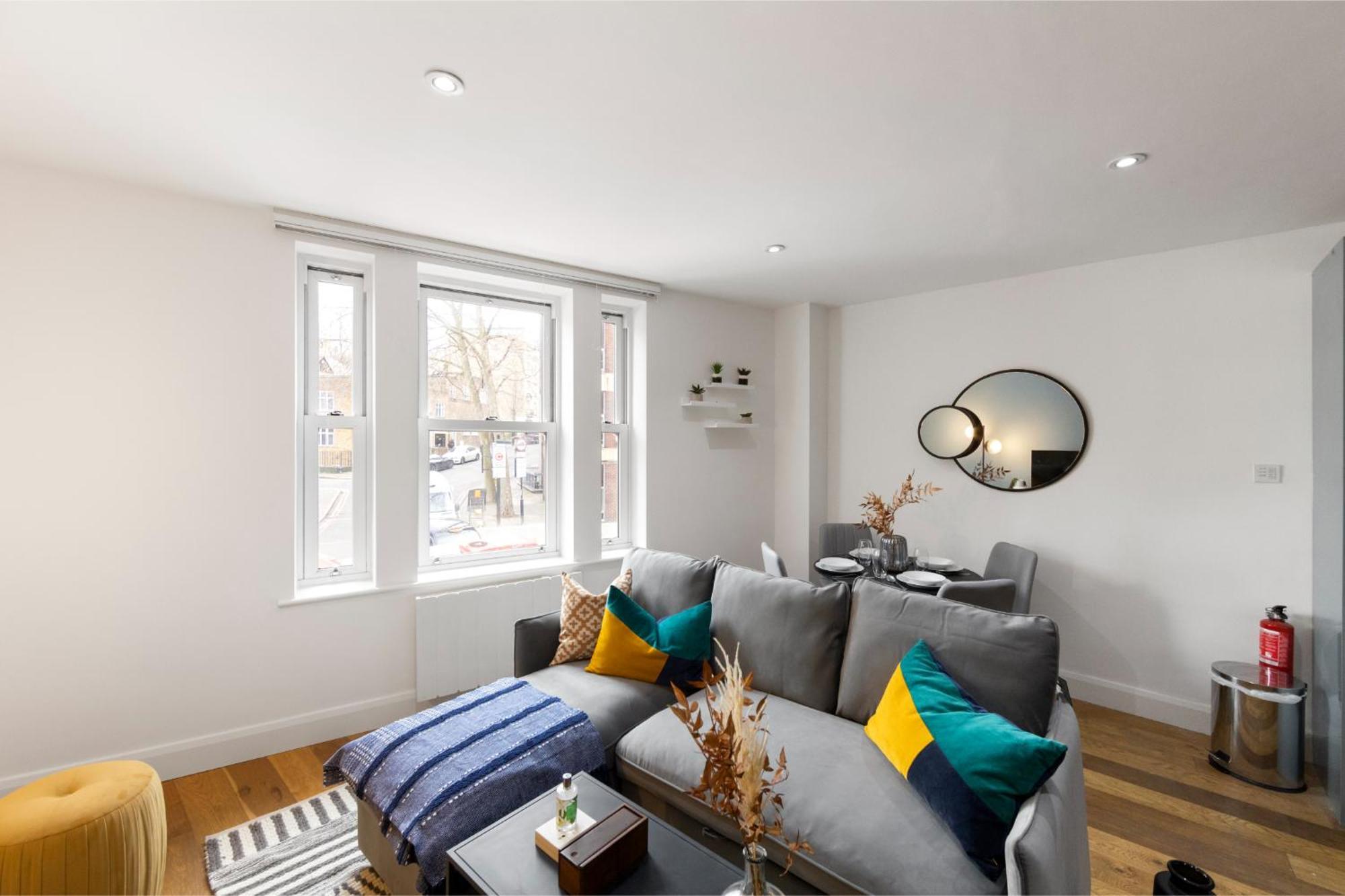Tranquil Flat With Outdoor Space - Prime Location! Lejlighed