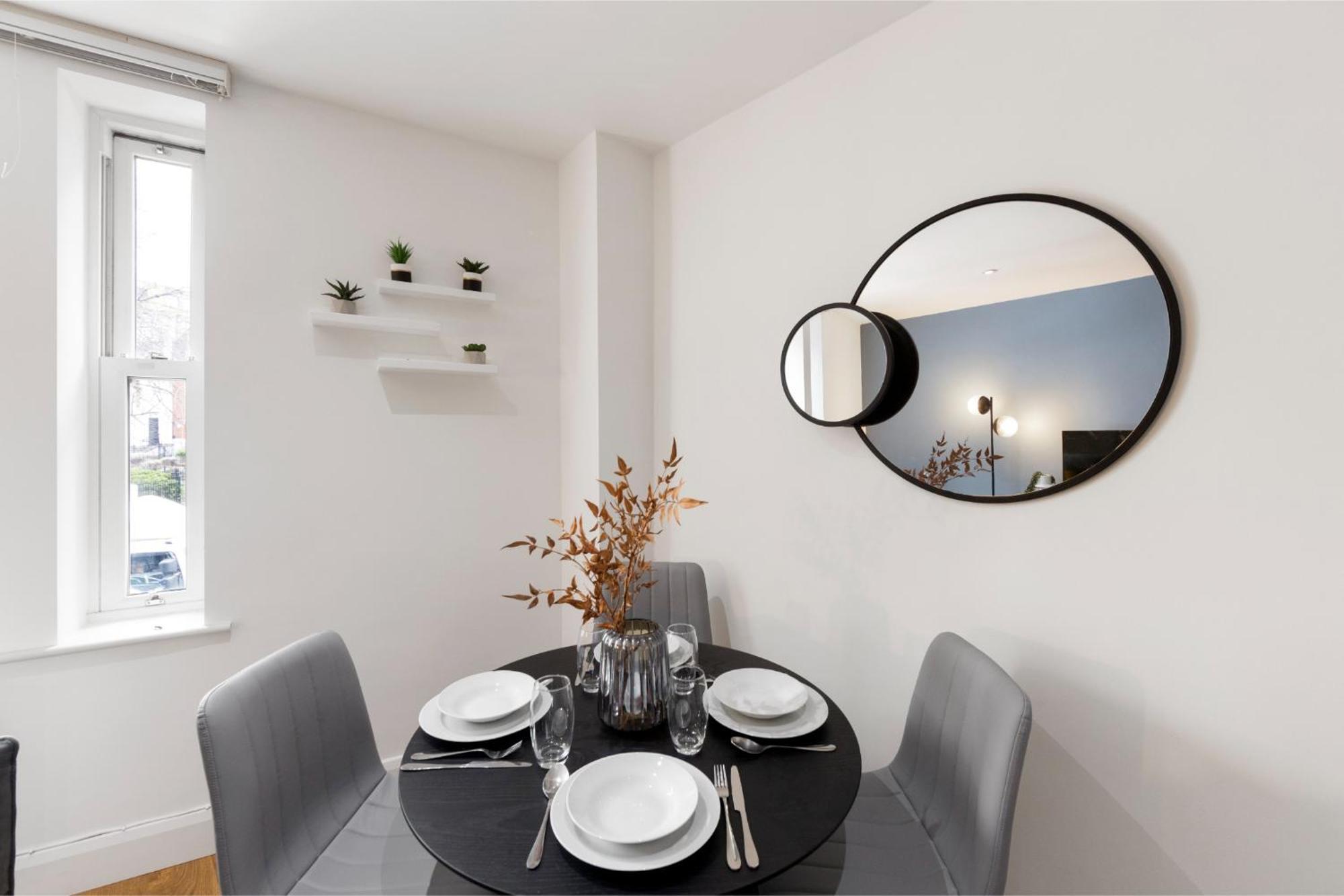 Tranquil Flat With Outdoor Space - Prime Location! Lejlighed