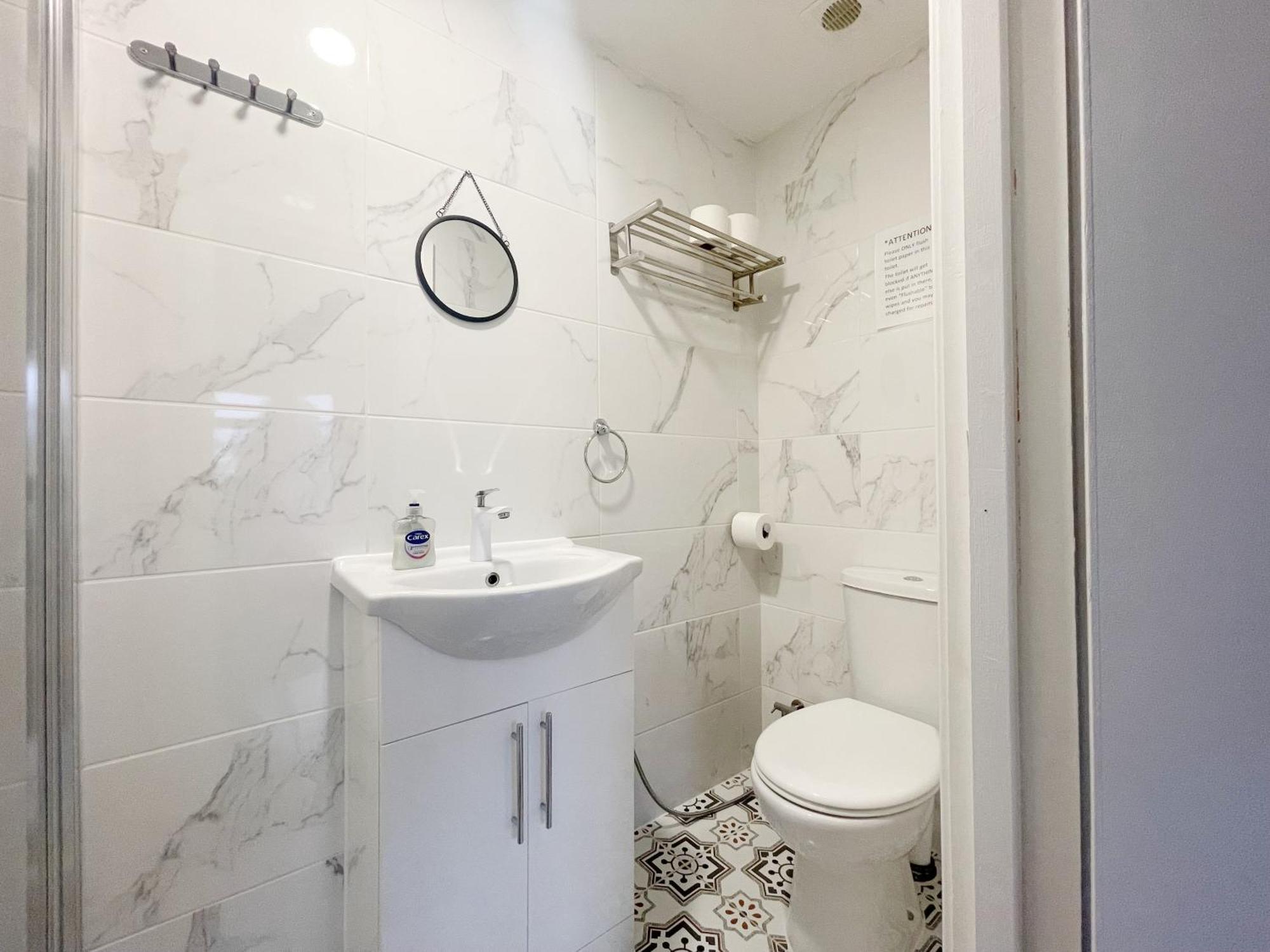 Large Cosy 15min From London