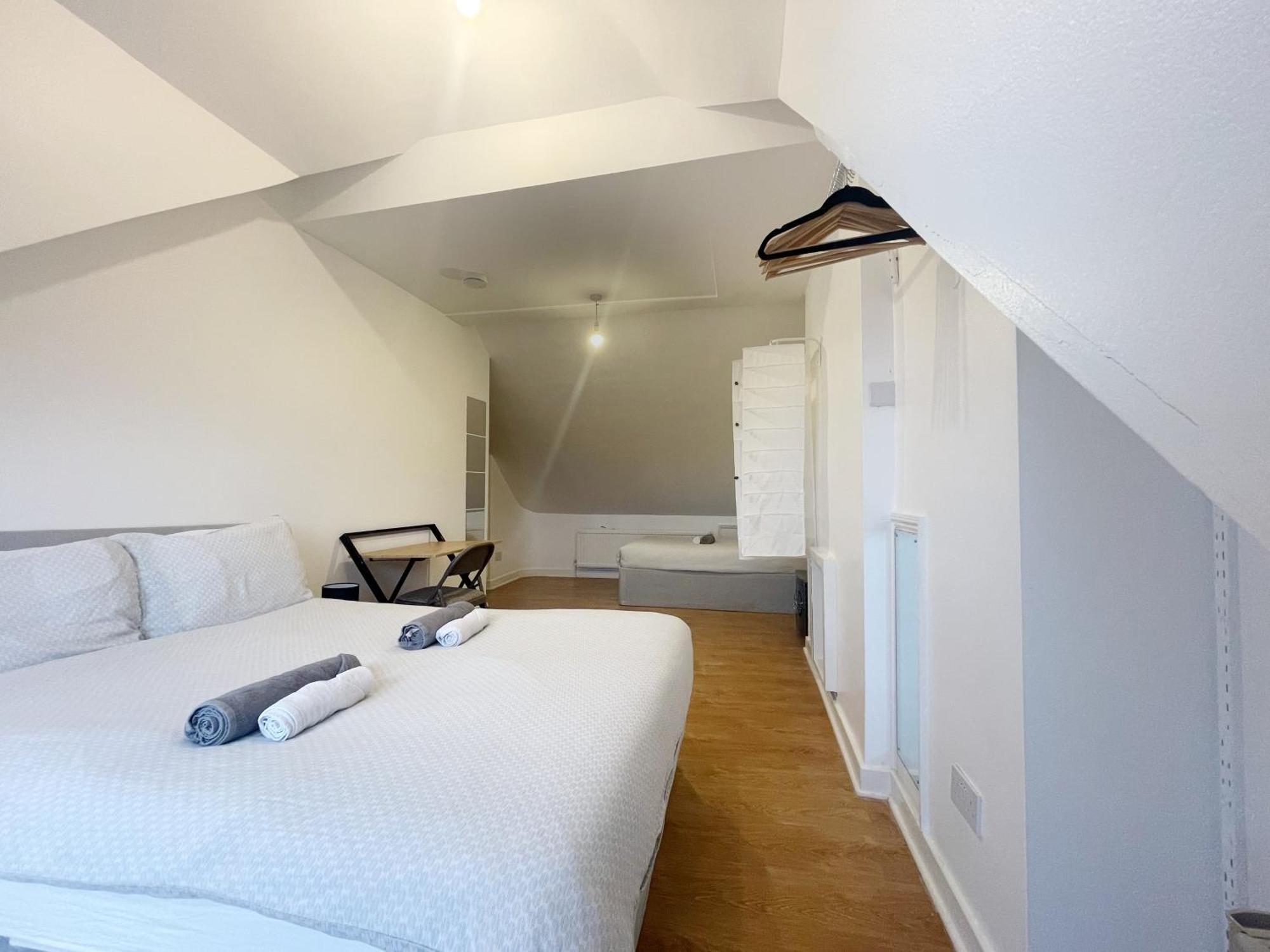 Large Cosy 15min From * London