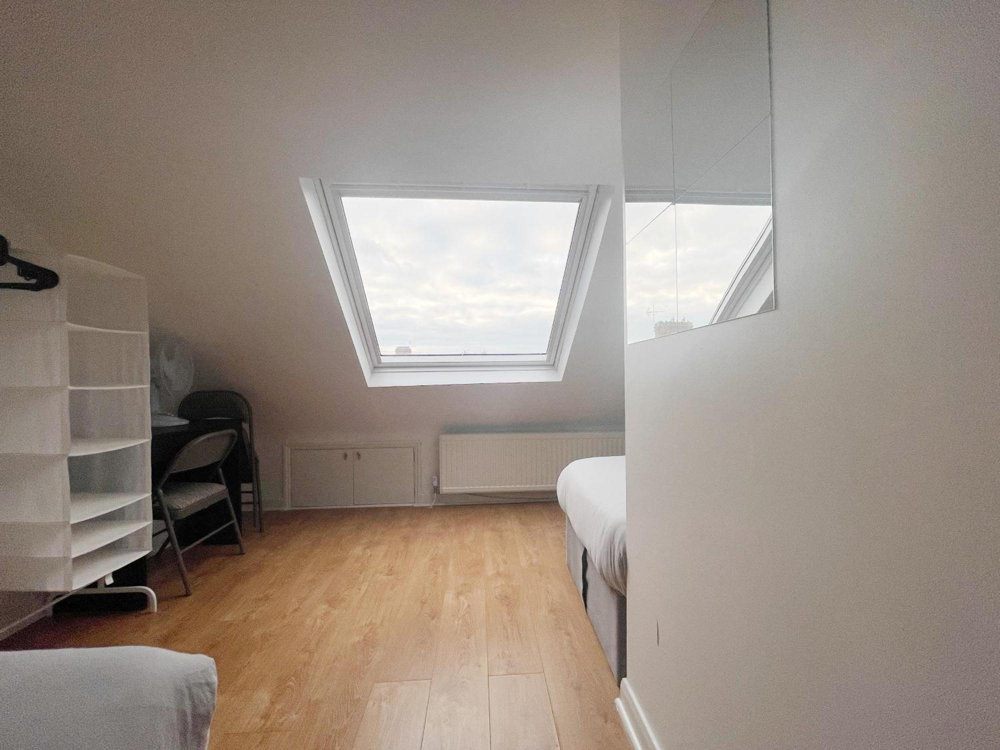 Large Cosy 15min From Homestay
