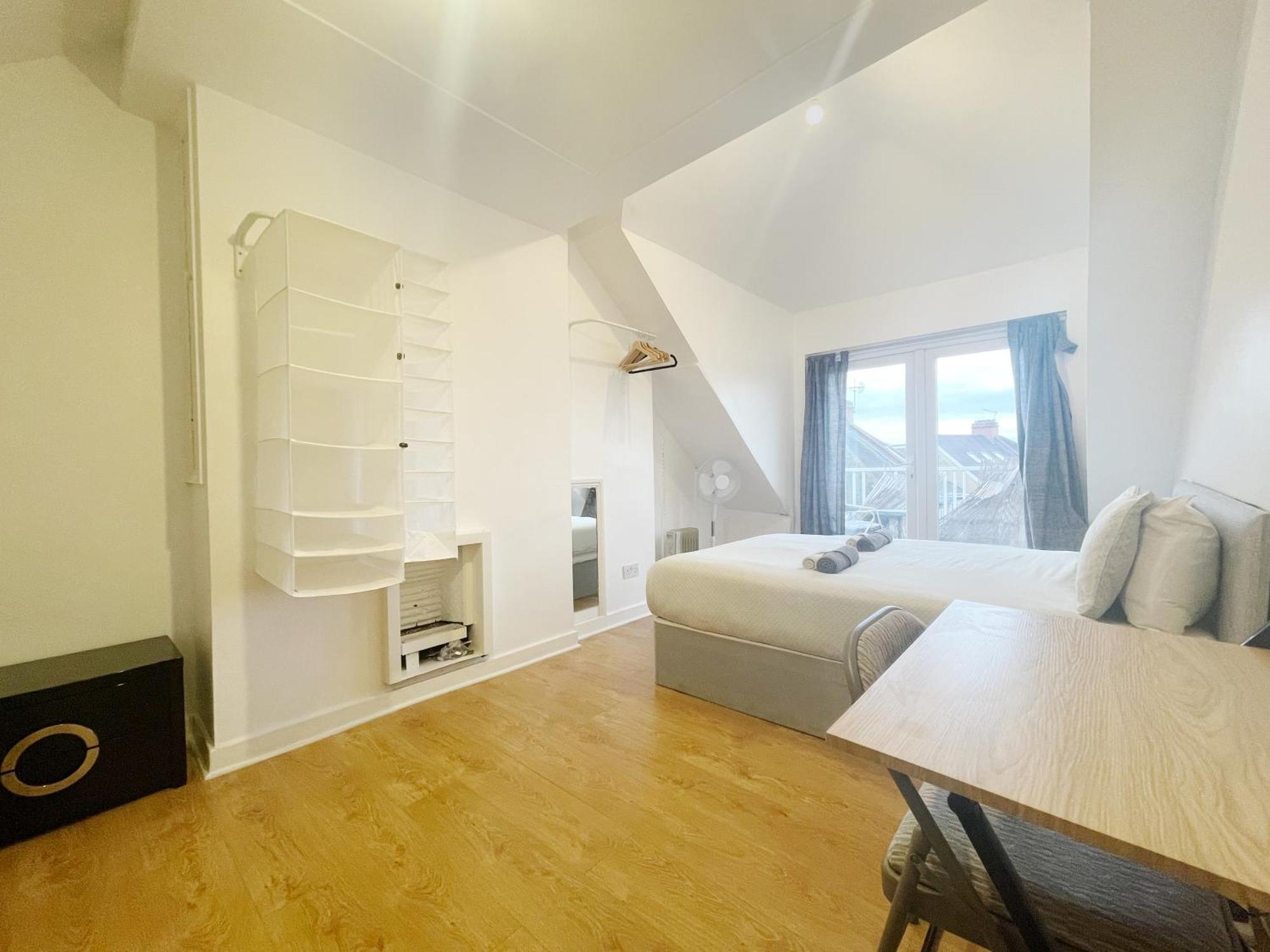 Large Cosy 15min From * London