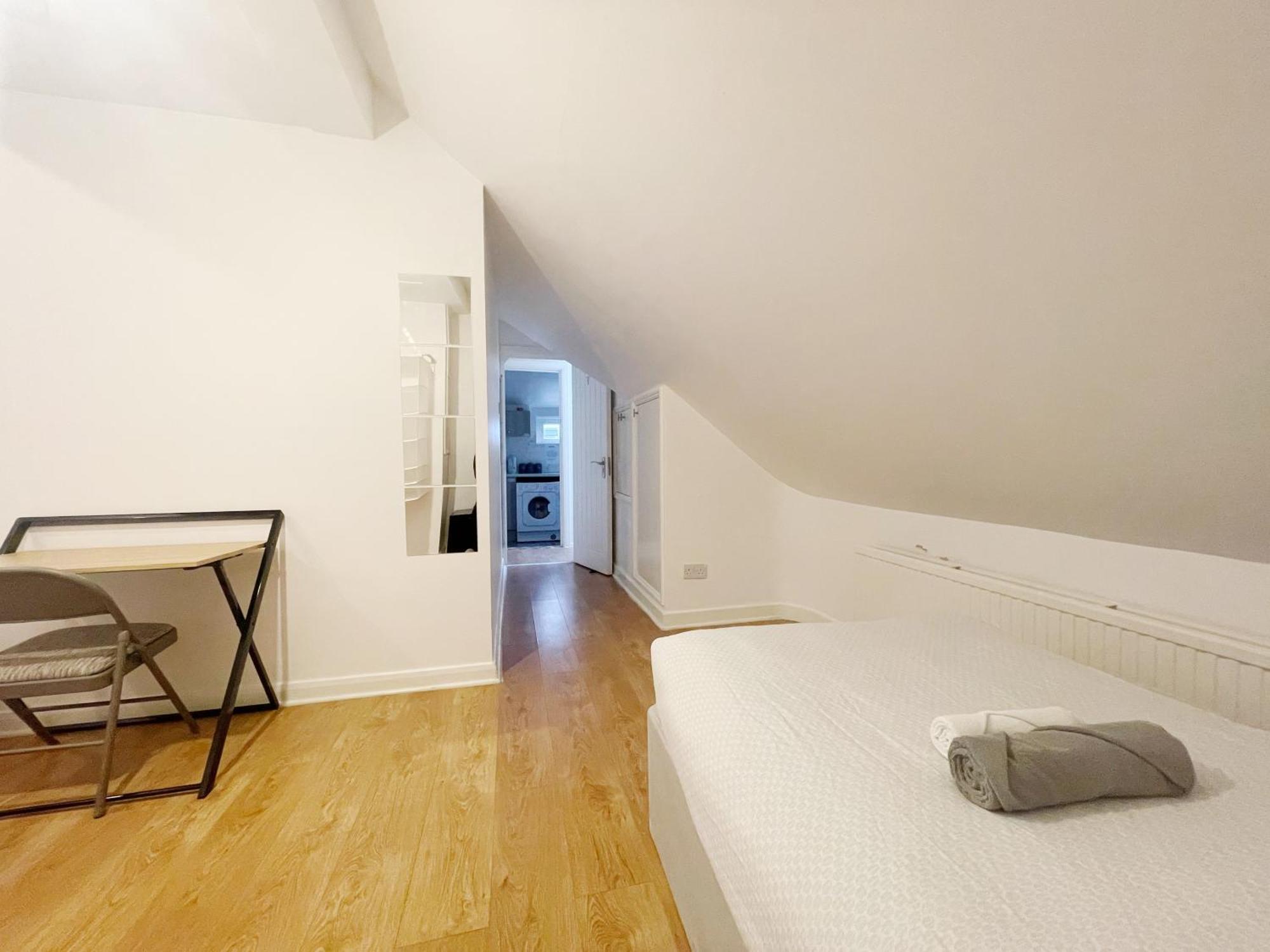 Large Cosy 15min From Homestay London