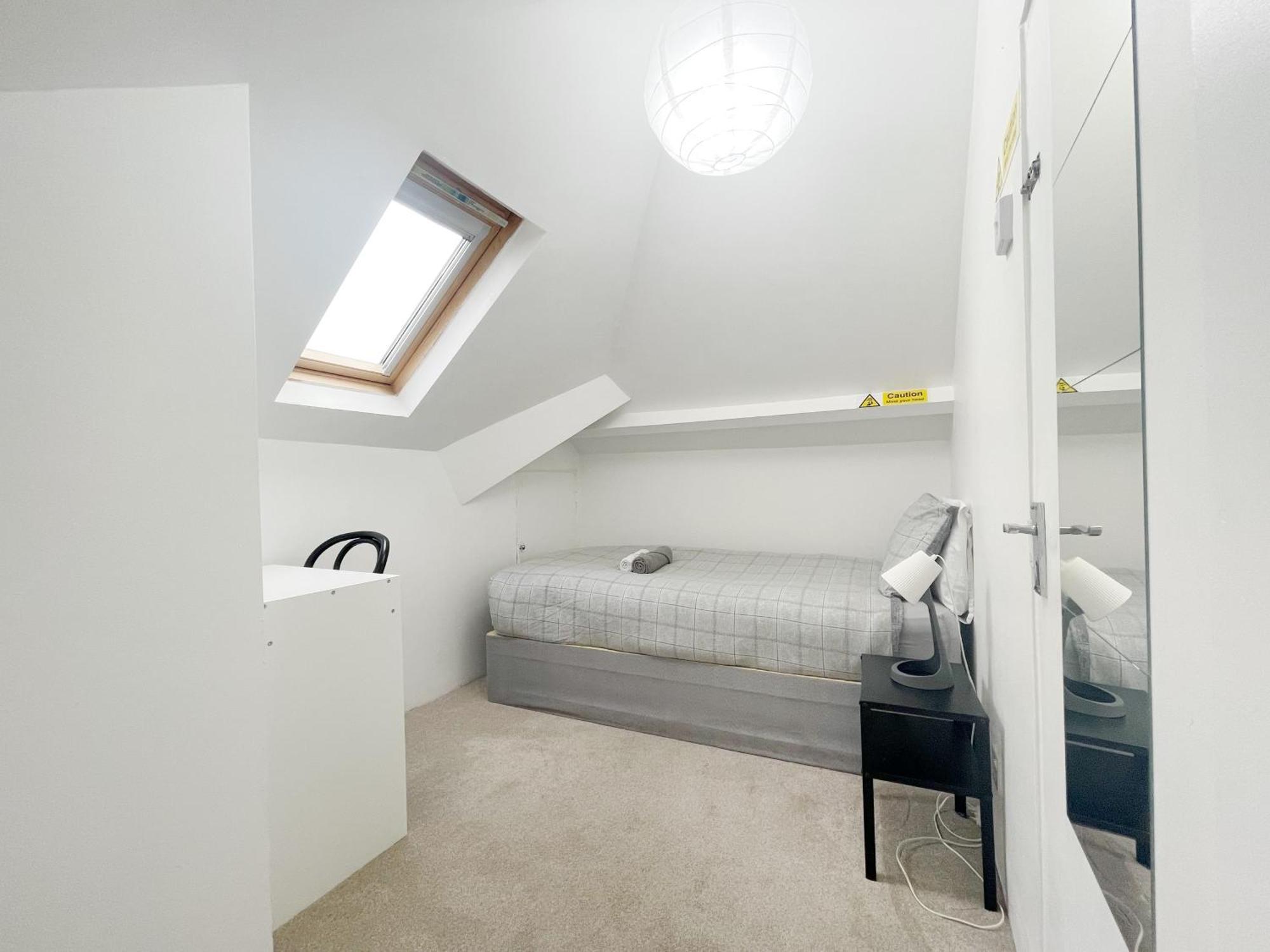 Large Cosy 15min From Homestay London