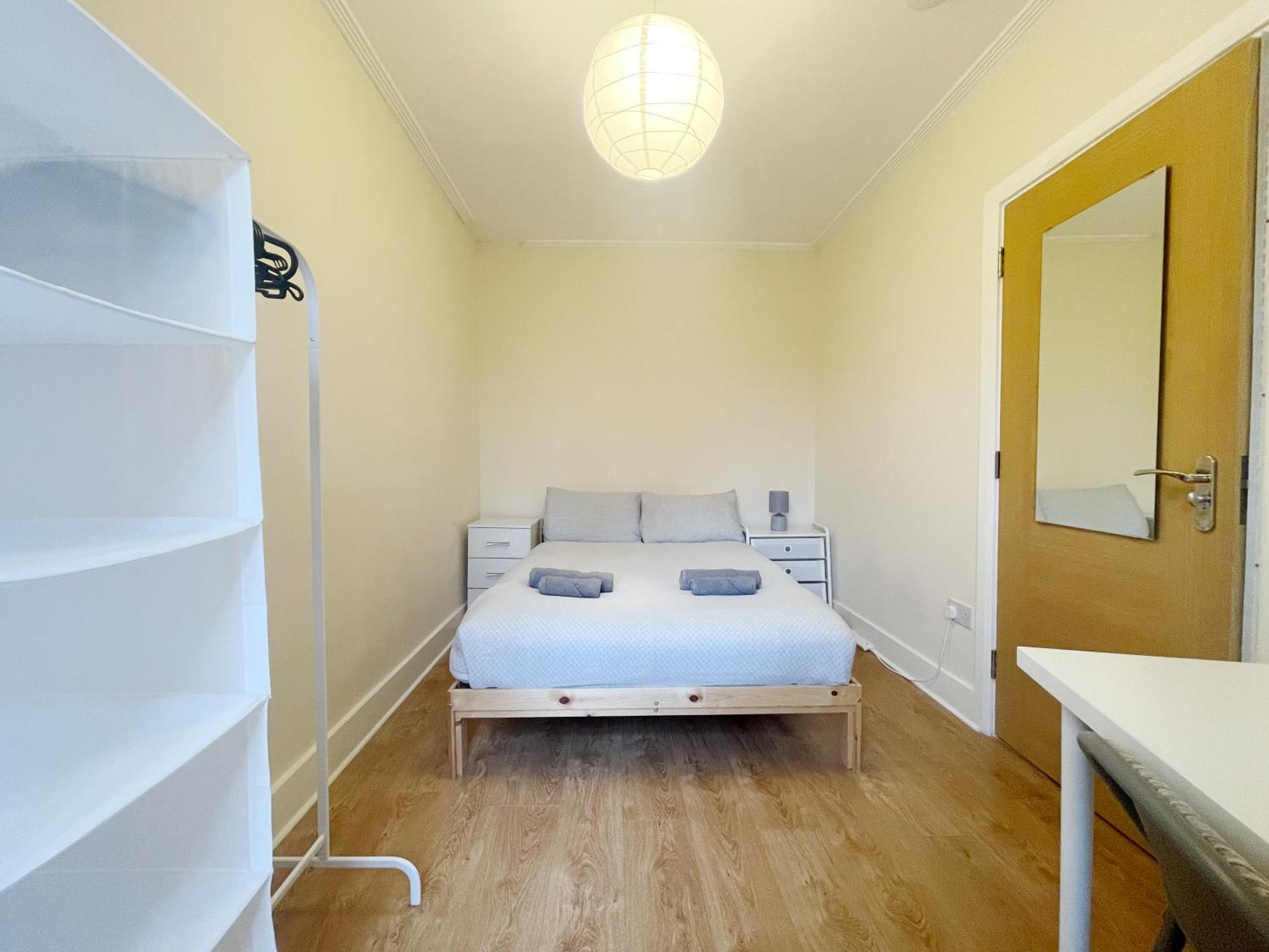Large Cosy 15min From Homestay London