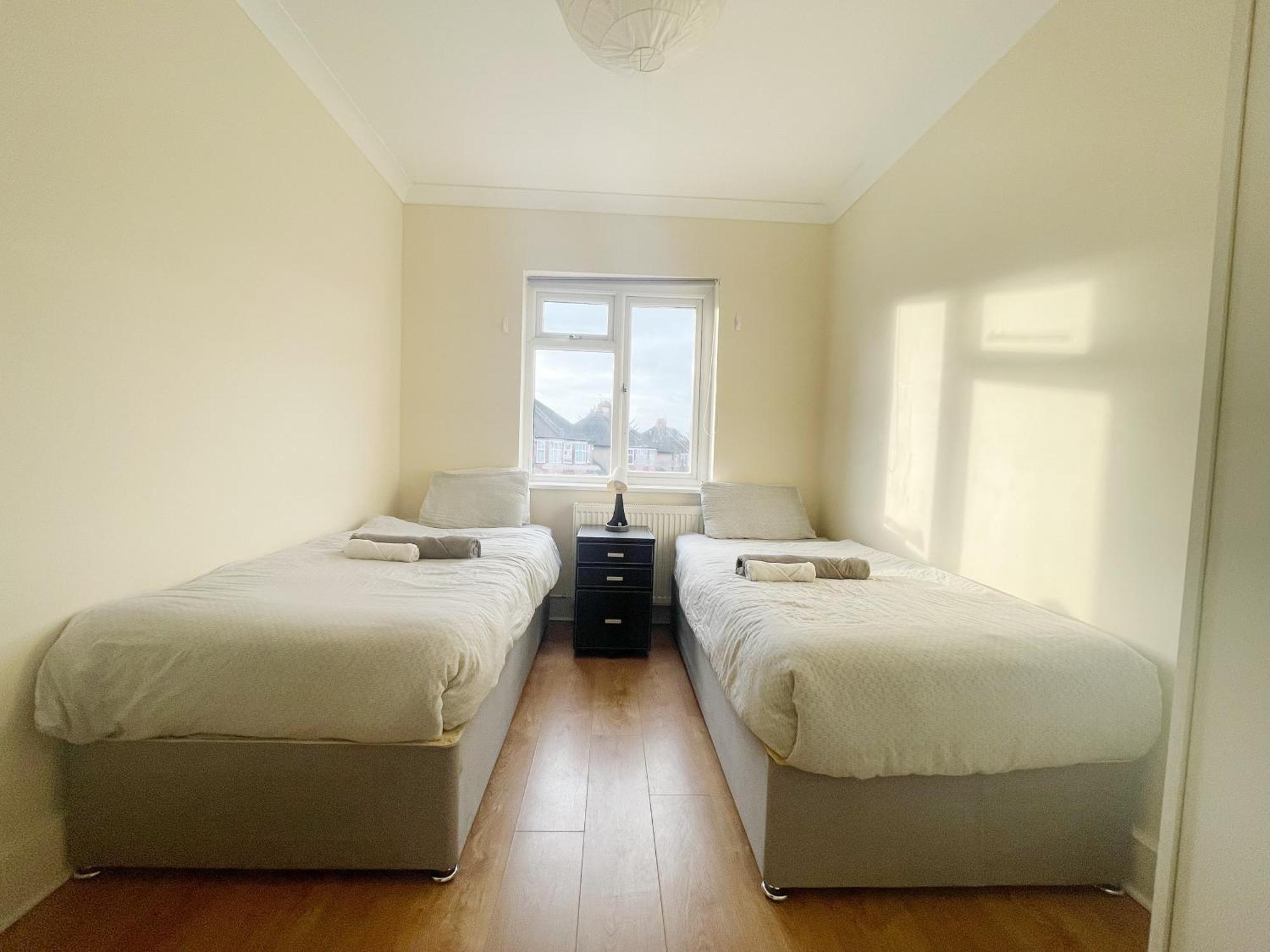 Homestay Large Cosy 15min From London