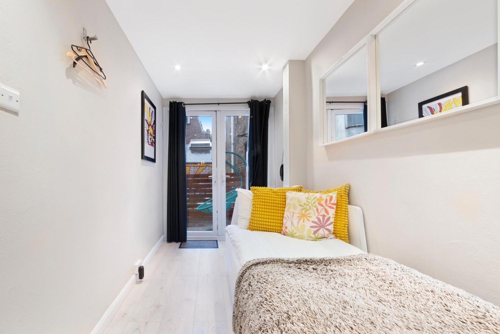 Apartment Flat 1 - 2 Bedrooms And Private Terrace