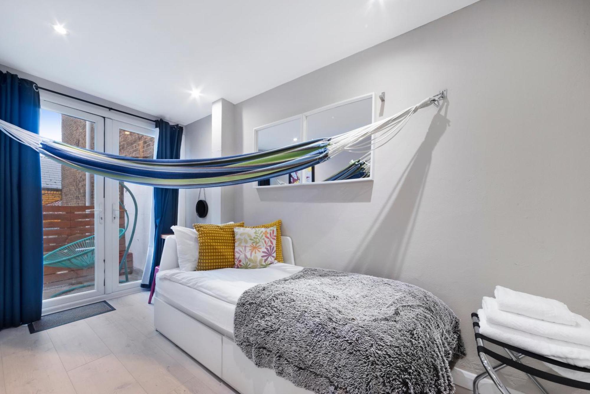 Flat 1 - 2 Bedrooms And Private Terrace