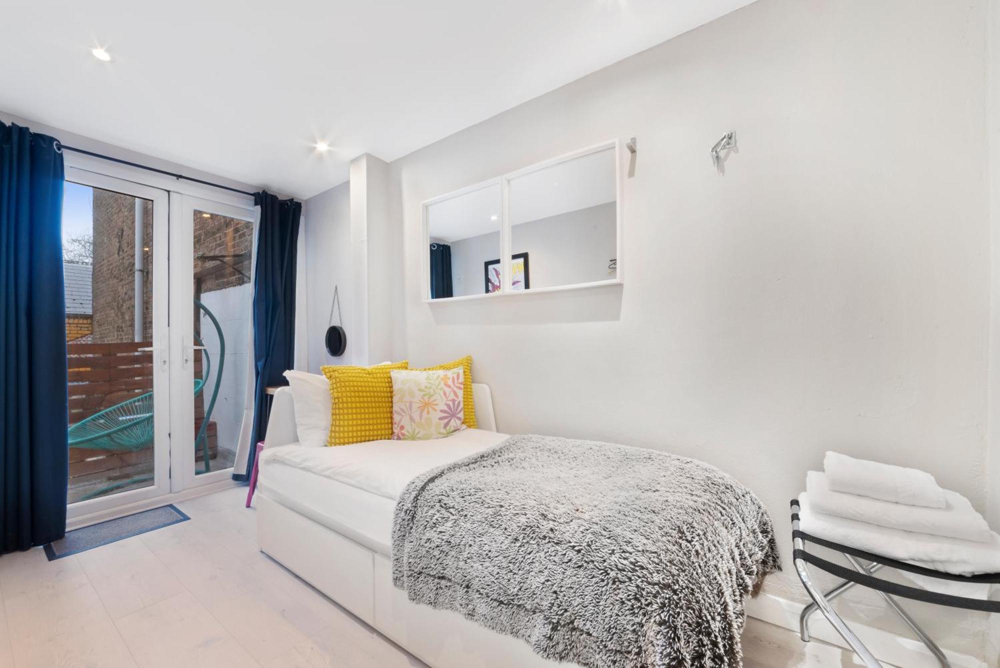 Flat 1 - 2 Bedrooms And Private Terrace Apartment