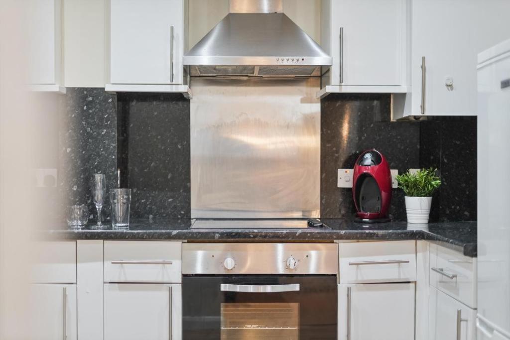2 Bedroom Tower Bridge With Free Secure Gated Parking - Perfect For Long