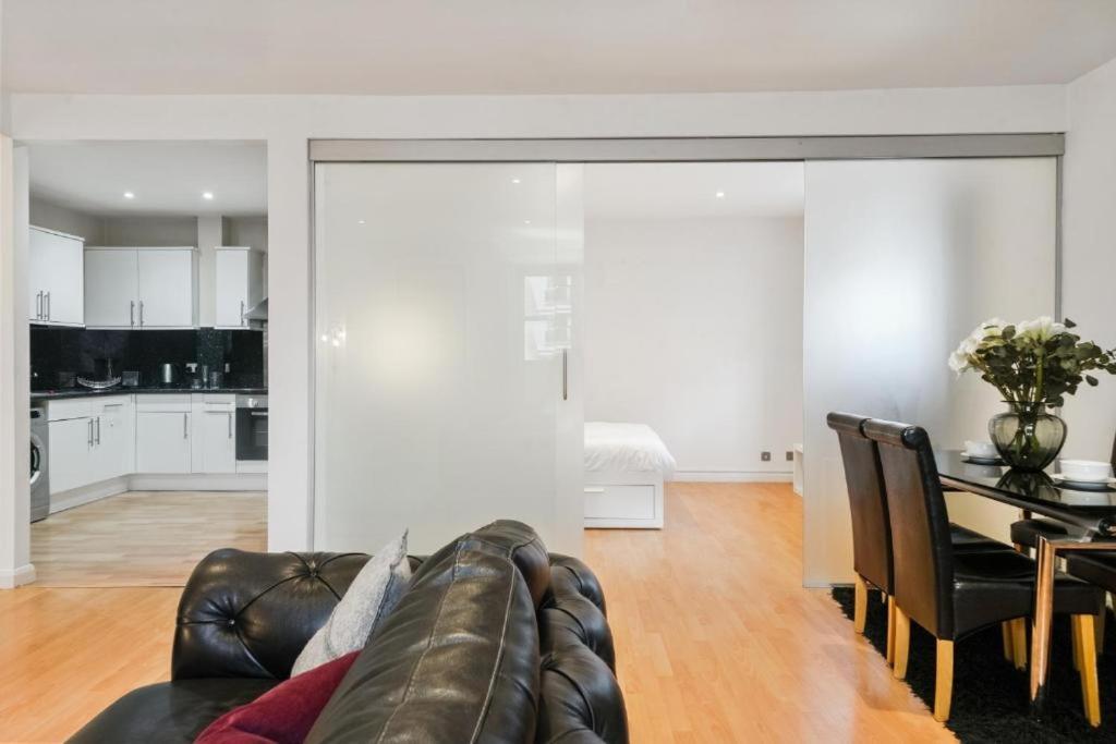 2 Bedroom Tower Bridge With Free Secure Gated Parking - Perfect For Long Apartment