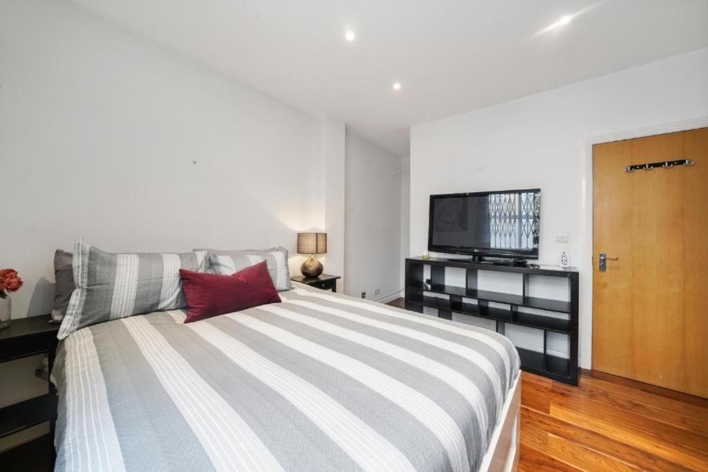 2 Bedroom Tower Bridge With Free Secure Gated Parking - Perfect For Long * London