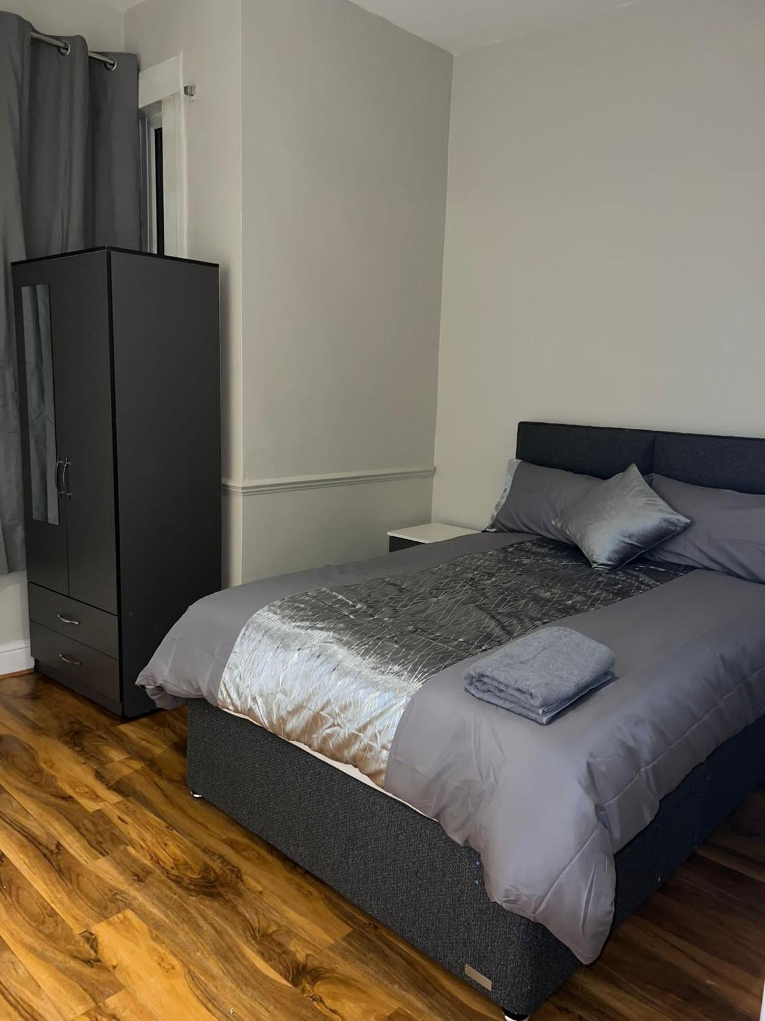3 Bedroom Gjestgiverier *