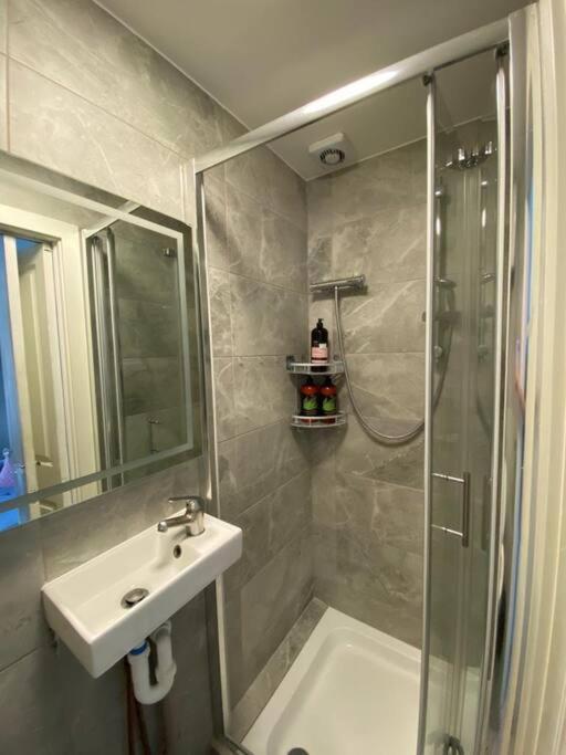 One Bedroom Putney Village Flat Leilighet