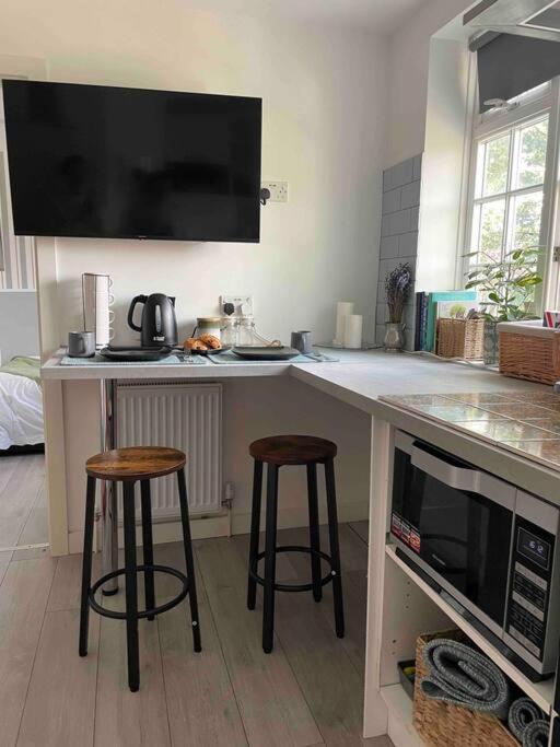 One Bedroom Putney Village Flat Leilighet