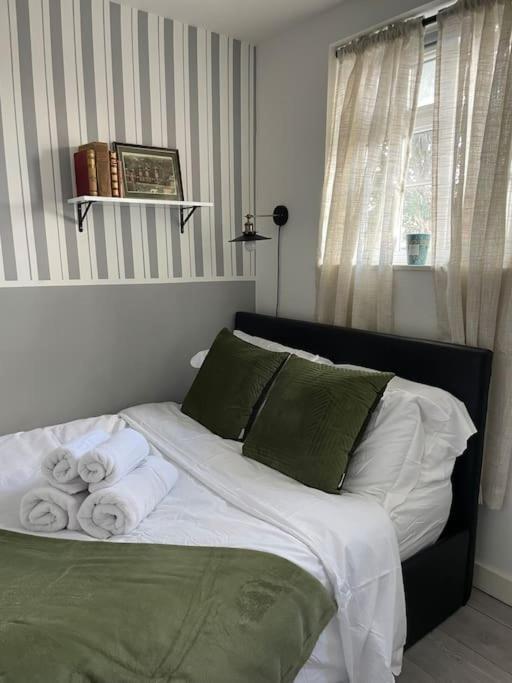 One Bedroom Putney Village Flat Leilighet London