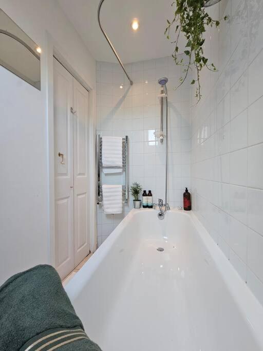 Leilighet Cosy And Quiet One Bedroom Thames Flat London