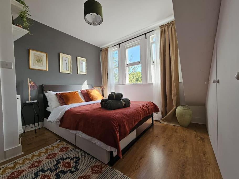 Cosy And Quiet One Bedroom Thames Flat Leilighet London