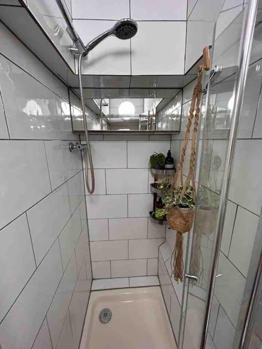 Charming Fulham Flat * Londra