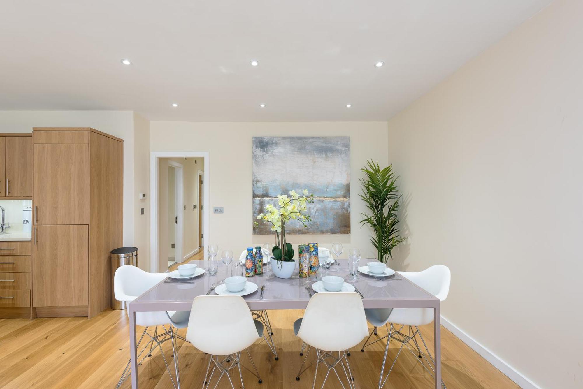 Moments From Hyde Park & Notting Hill With Free Luggage Storage And Washing Machine Londen