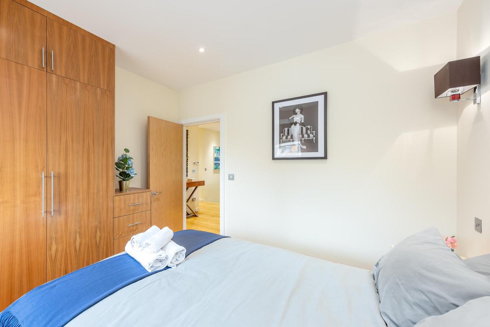 Moments From Hyde Park & Notting Hill With Free Luggage Storage And Washing Machine Appartement Londen