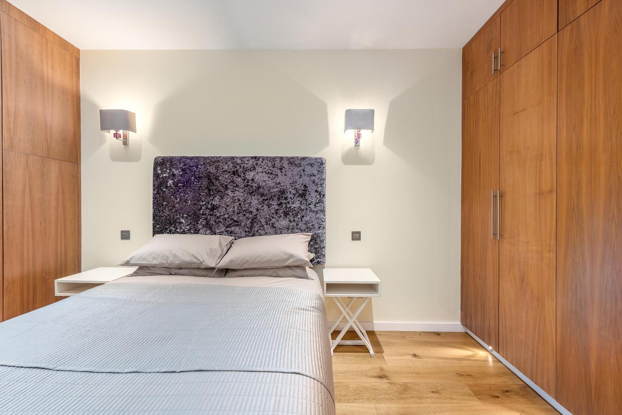 Moments From Hyde Park & Notting Hill With Free Luggage Storage And Washing Machine Appartement Londen