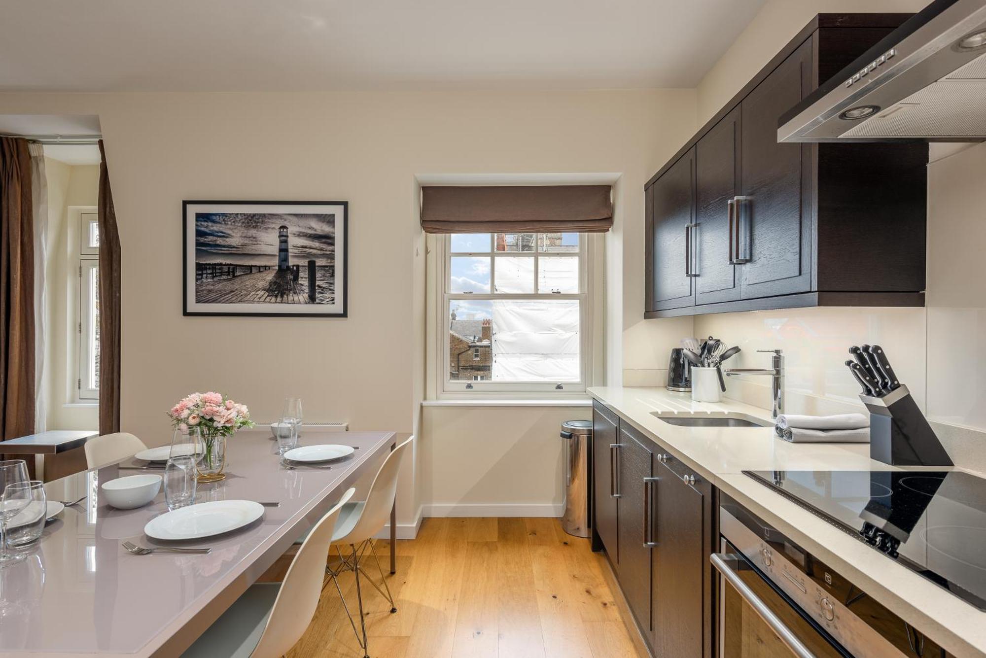 Moments From Hyde Park & Notting Hill With Free Luggage Storage And Washing Machine Appartement Londen