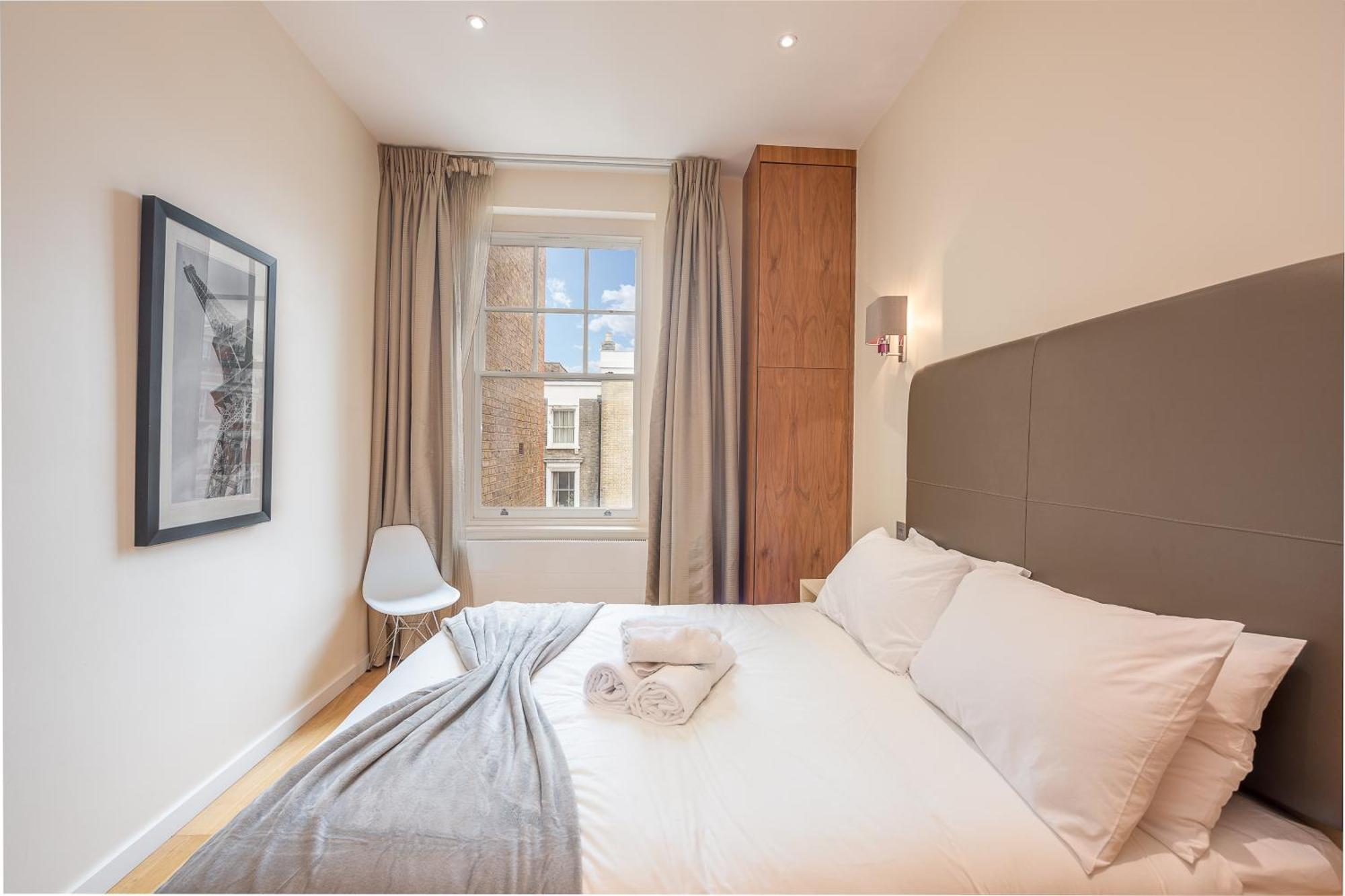 Moments From Hyde Park & Notting Hill With Free Luggage Storage And Washing Machine Appartement Londen