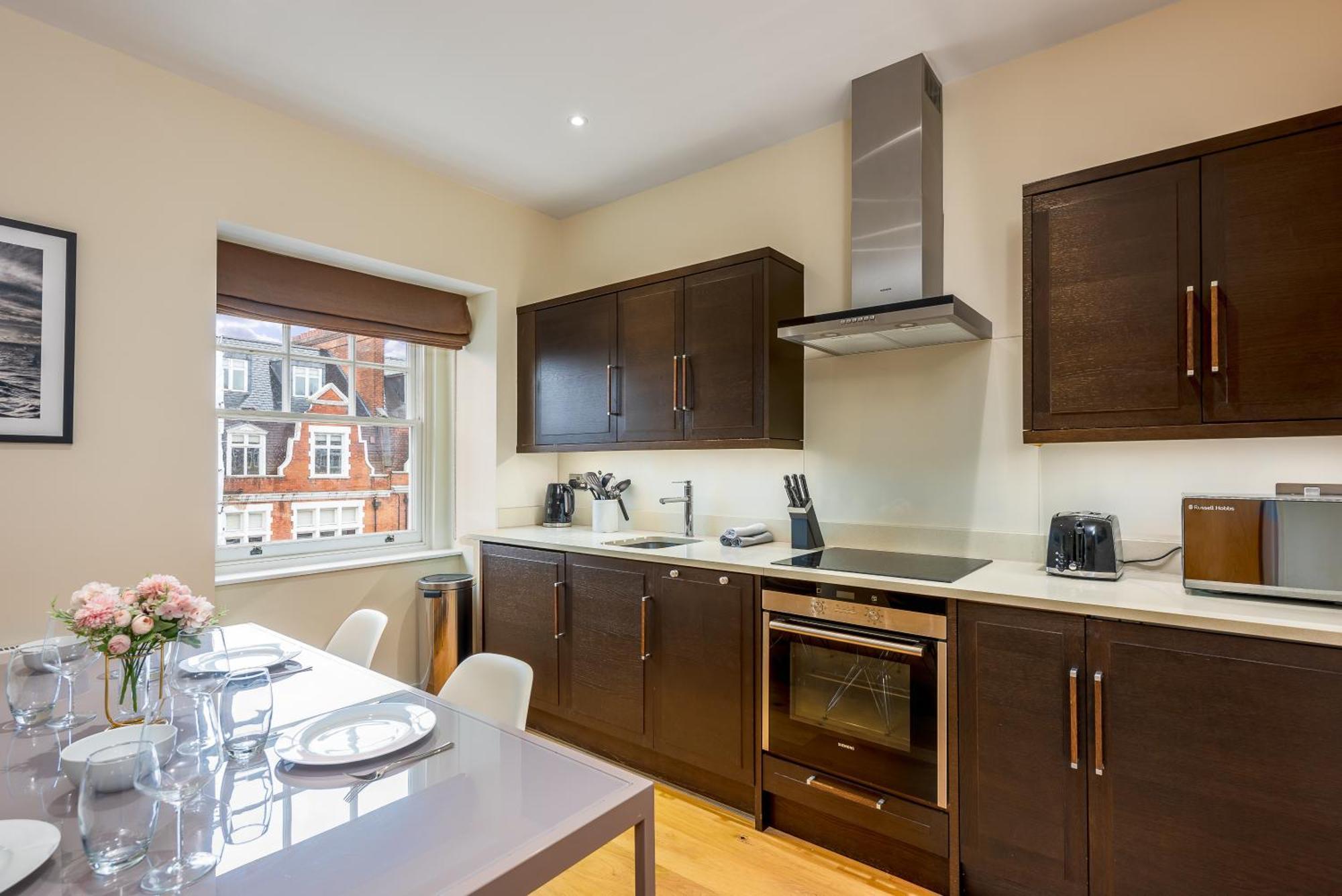 Moments From Hyde Park & Notting Hill With Free Luggage Storage And Washing Machine Londen
