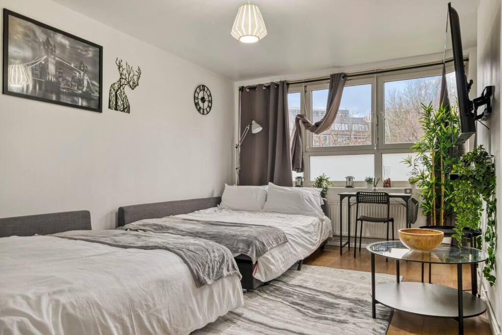 Peaceful 2-bed South Bank Lägenhet London