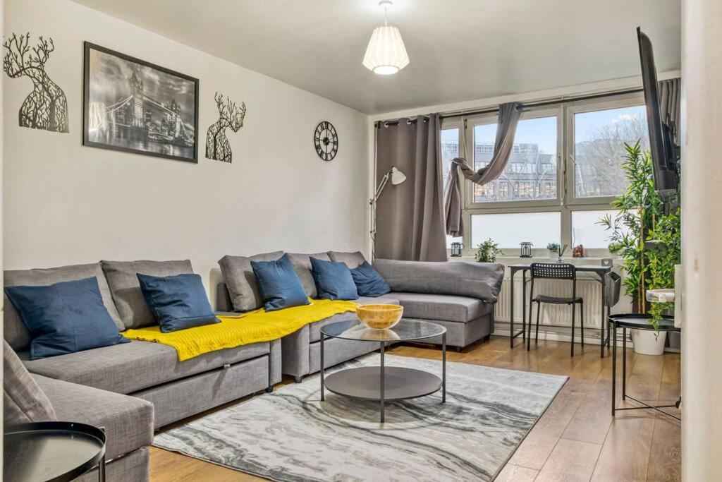 Peaceful 2-bed South Bank Lägenhet