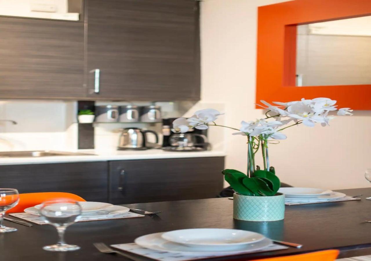Welcoming And Radiant - One Bedroom In The Heart Of South