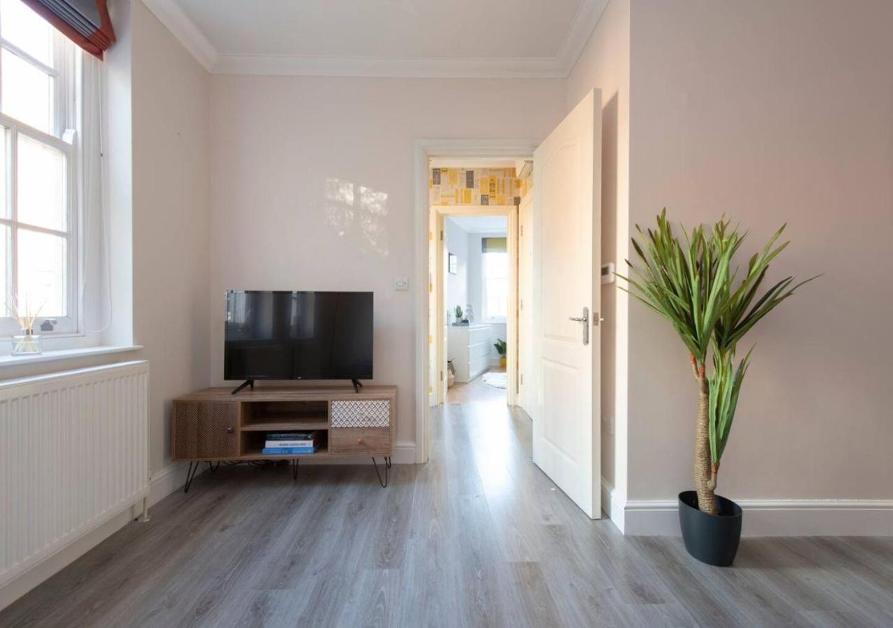 Welcoming And Radiant - One Bedroom In The Heart Of South * London