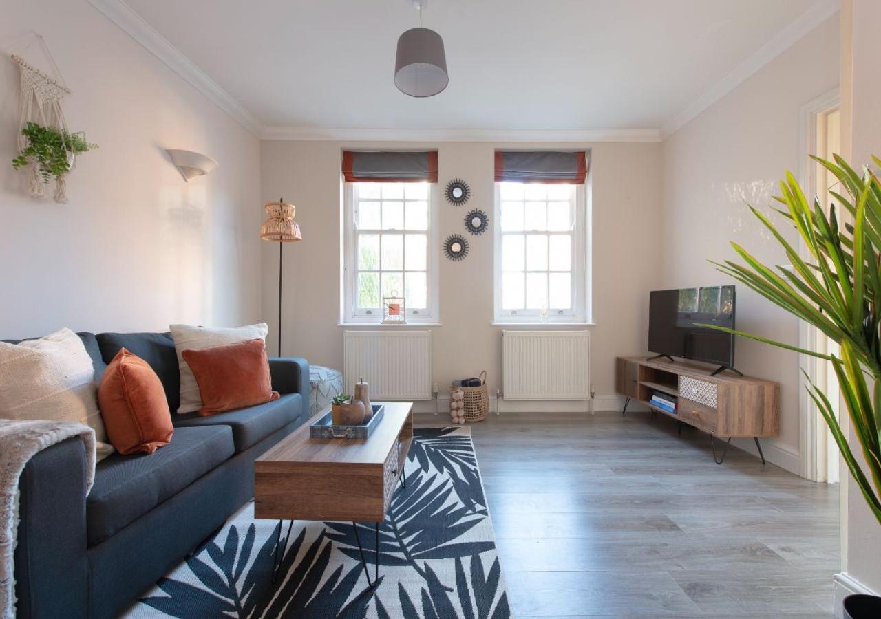 Welcoming And Radiant - One Bedroom In The Heart Of South London