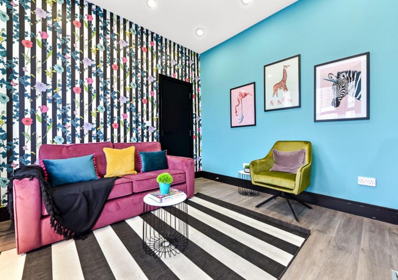 Bright & Colourful House - For A Large Groups * London