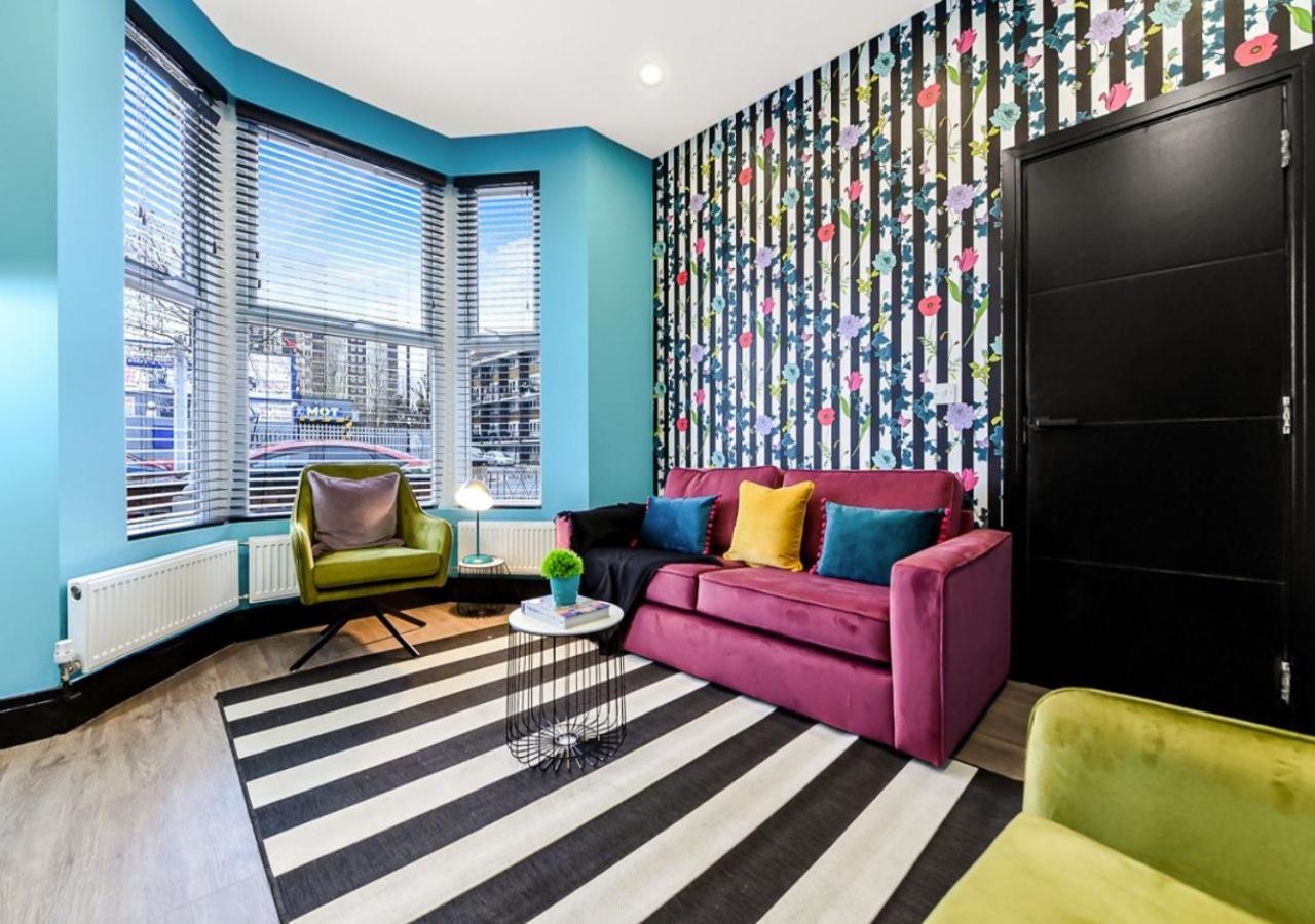 Bright & Colourful House - For A Large Groups London