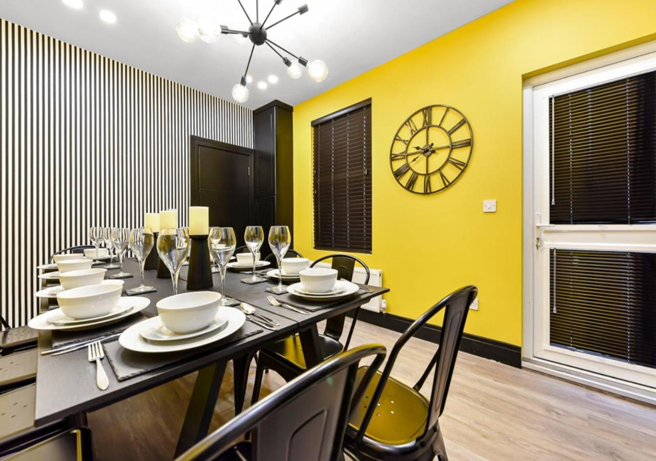 Bright & Colourful House - For A Large Groups Leilighet