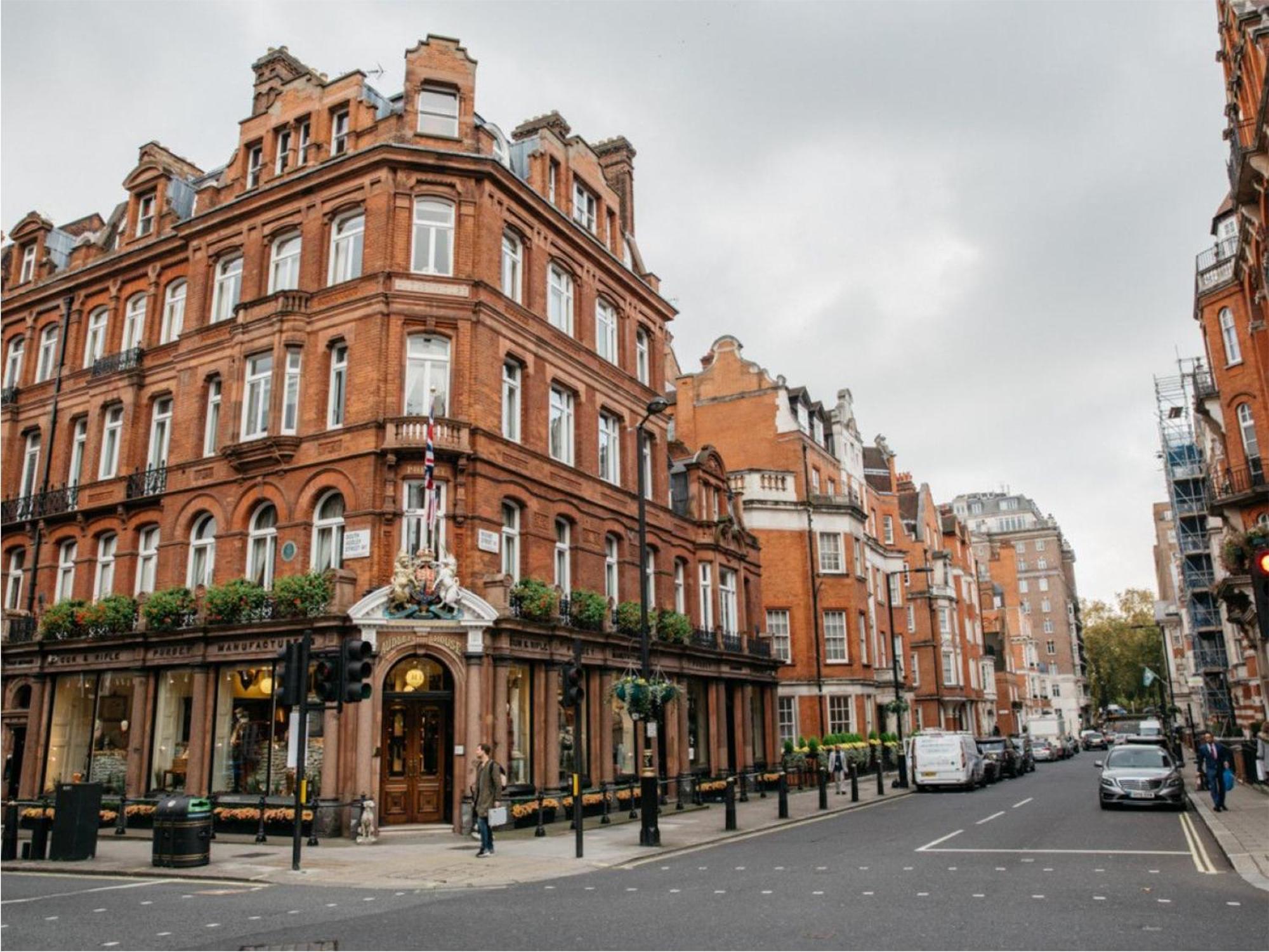Charming Victorian With Aircon In Londen