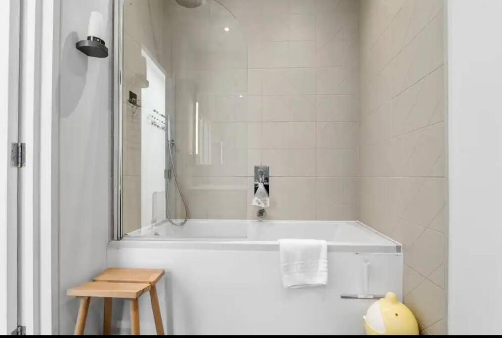 Luxury Modern Flat Near Excel, 02 & Canary Wharf * Londen