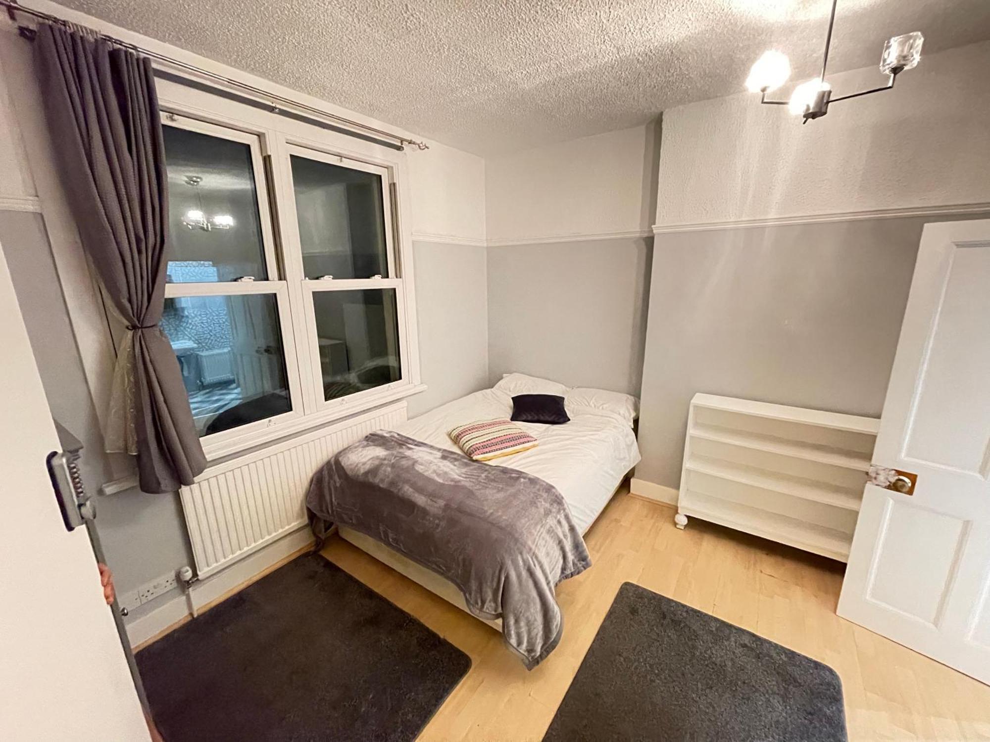 Rum i privatbostad With Private Bathroom And Shared Kitchen
