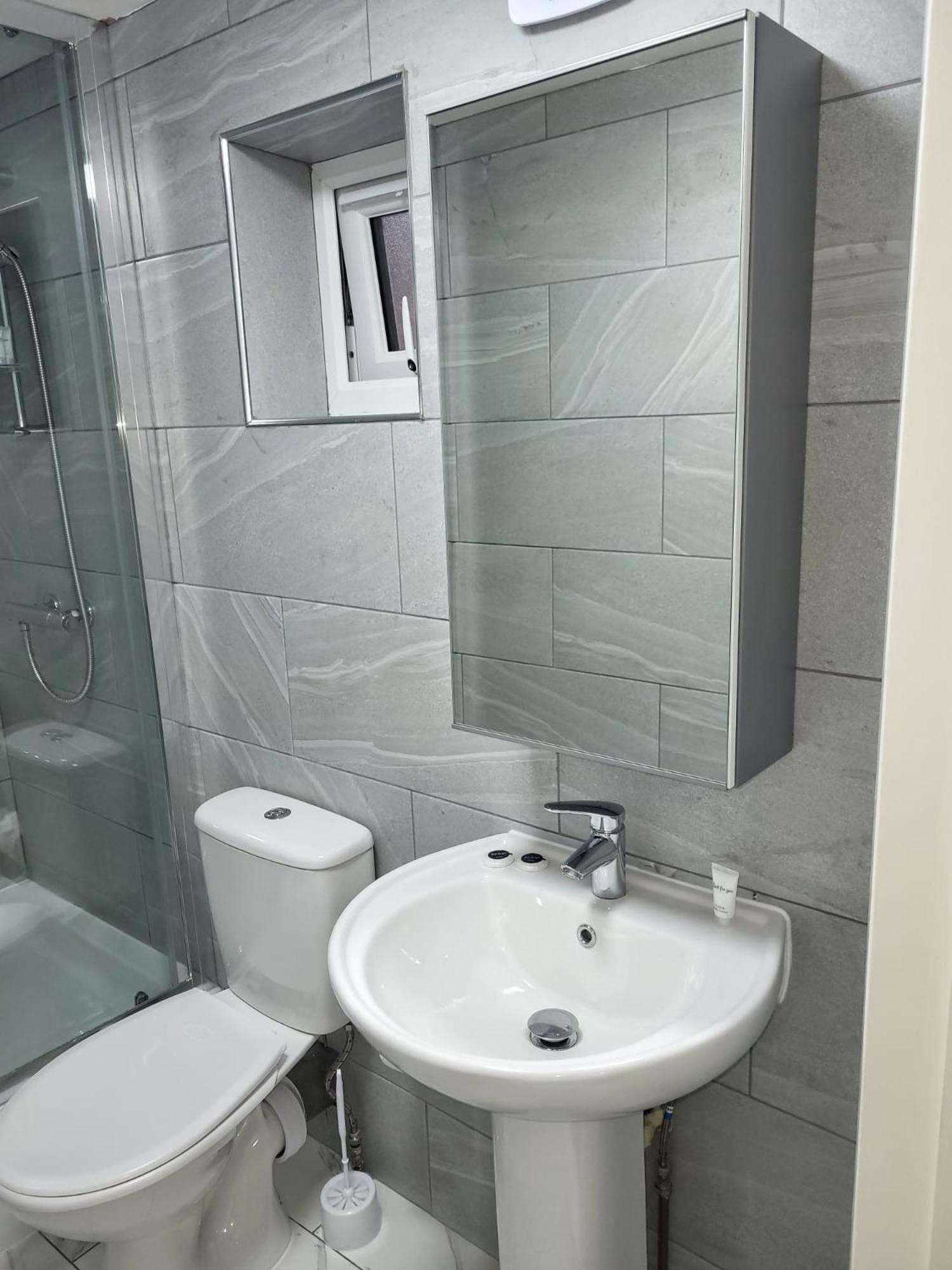 Lovely 2-bed Fully Refurbished House In Vakantiehuis Londen