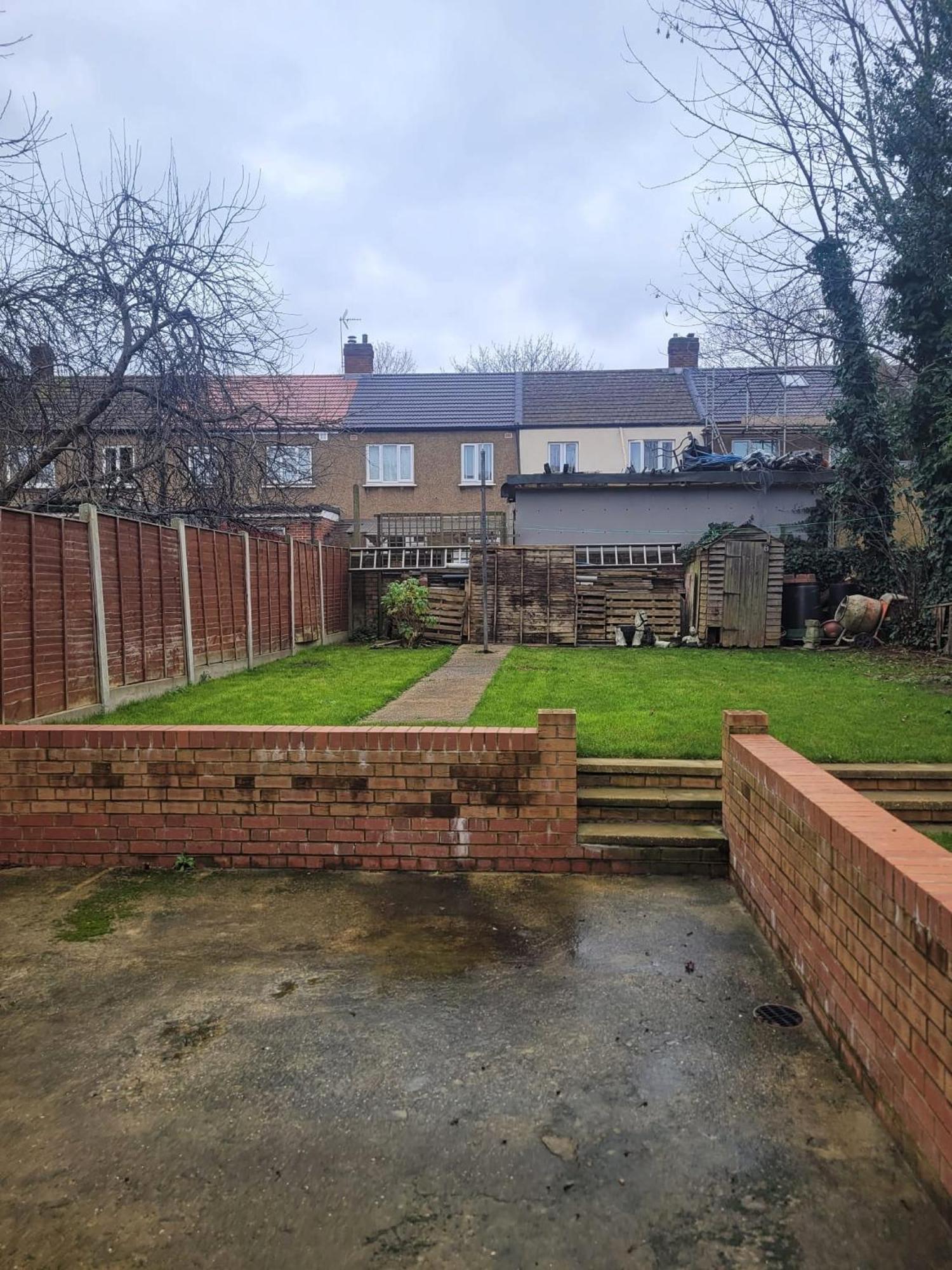 Lovely 2-bed Fully Refurbished House In