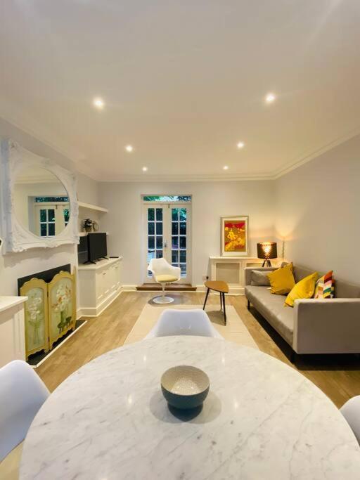 Beautiful 2 Bed/ 2 Bath Notting Hill Garden Flat Appartamento