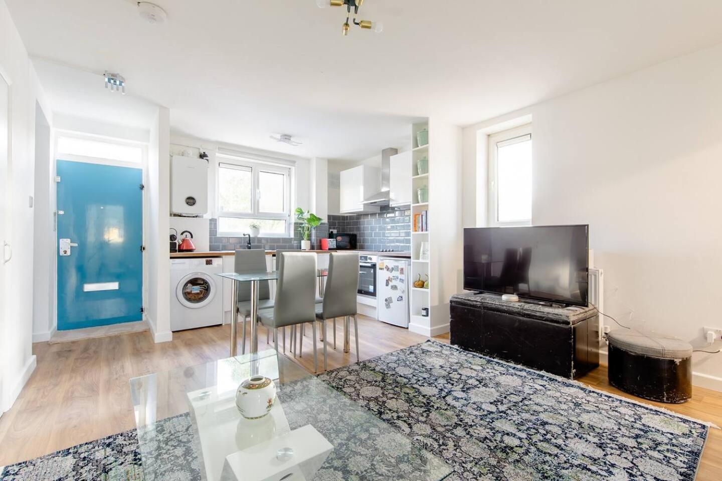 *brand New 1 Bedroom Flat In London* Appartement Londen