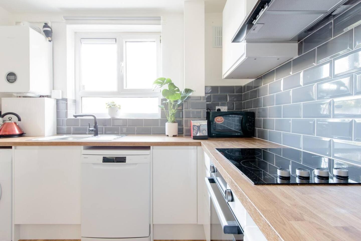 *brand New 1 Bedroom Flat In London* Appartement *